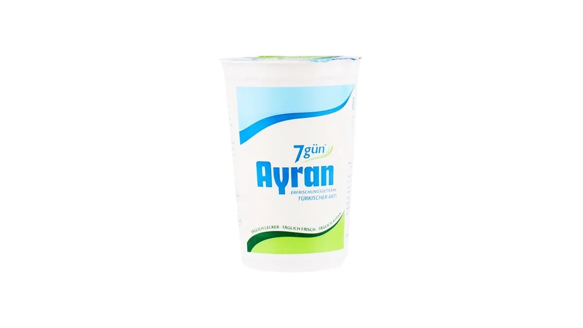 Ein Glas Ayran.